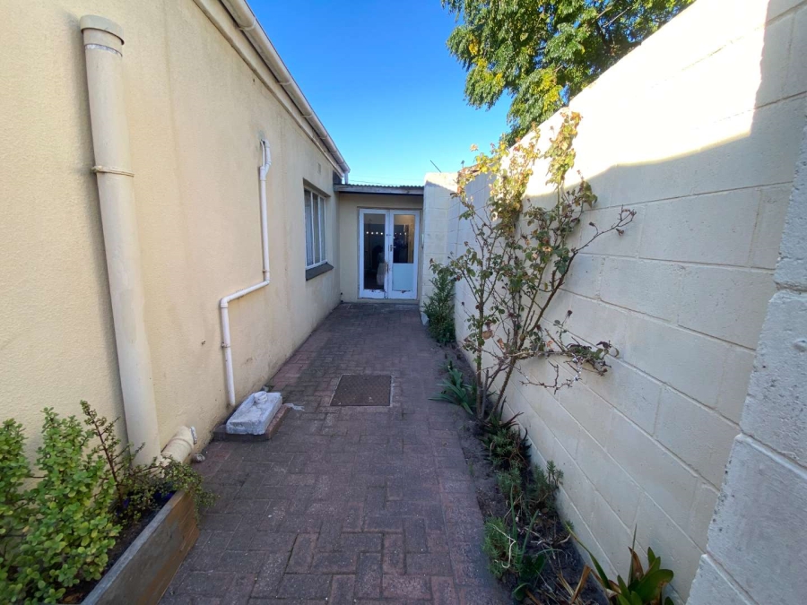 3 Bedroom Property for Sale in Wynberg Western Cape